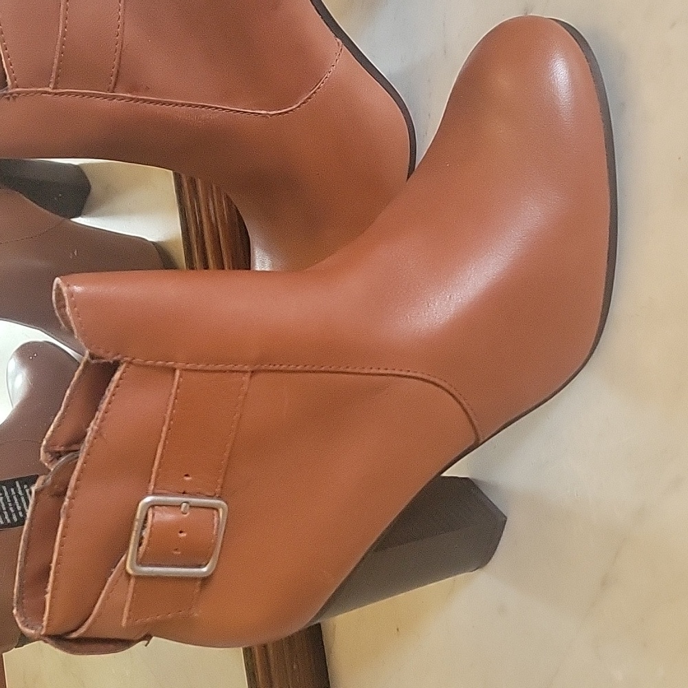 LIZ CLAIBORNE Caramel Leather Zip Ankle Booties 9M NWT - Picture 2 of 12